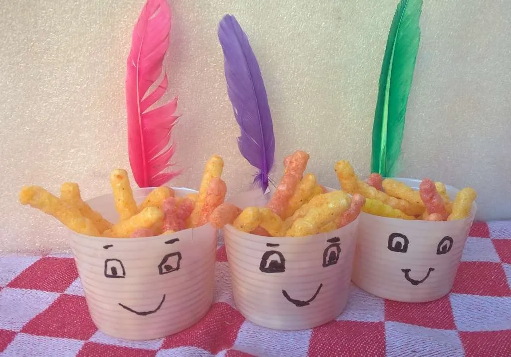 kindertraktaties bekertjes chips