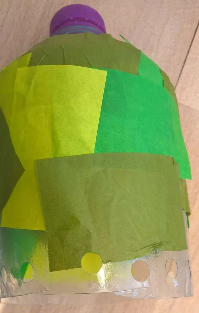 lampion maken knip een plastic fles doormidden