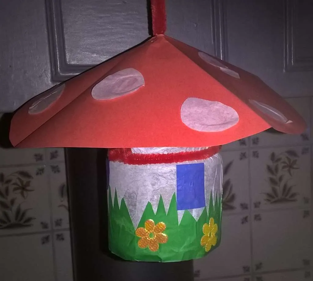 lampion maken. Zo knutsel je een paddenstoel.