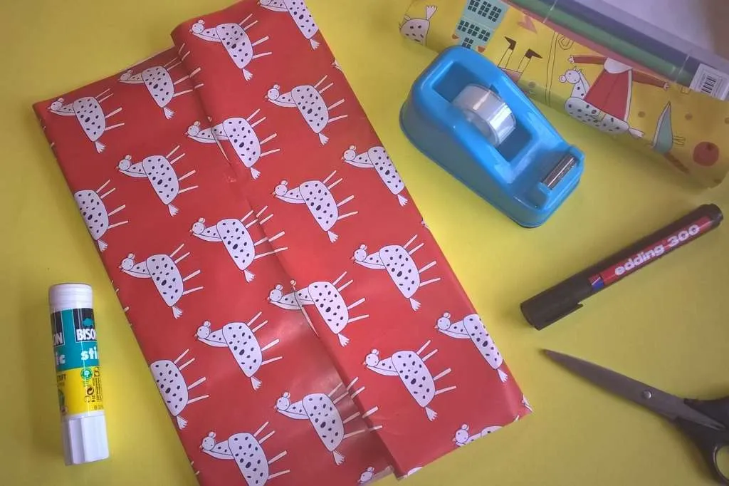 sinterklaas vieren met kinderen cadeautjes inpakken