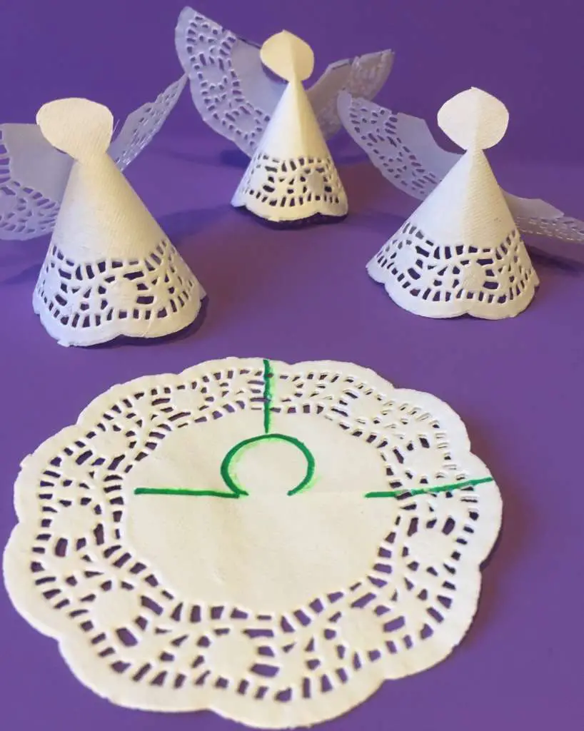 kerst met kinderen engeltjes van papier
