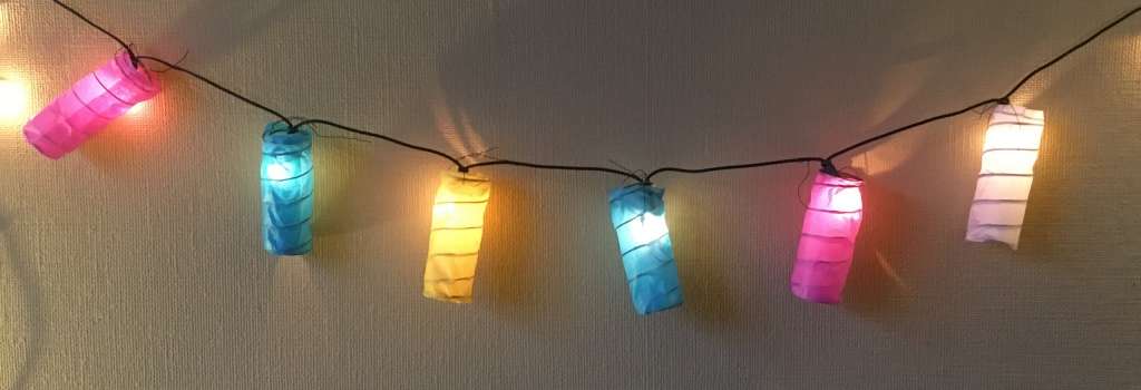 kerst met kinderen verlichting lampionnen
